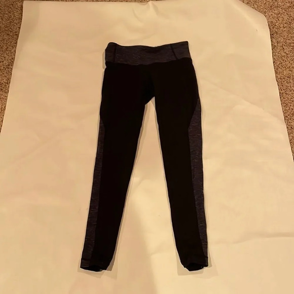 Athleta Pants - ATHLETA woman’s black and grey leggings